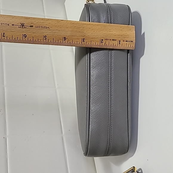 Prada Re-Edition 2005 Cement Gray Saffiano Leather Shoulder Strap and Po… - Picture 15 of 17